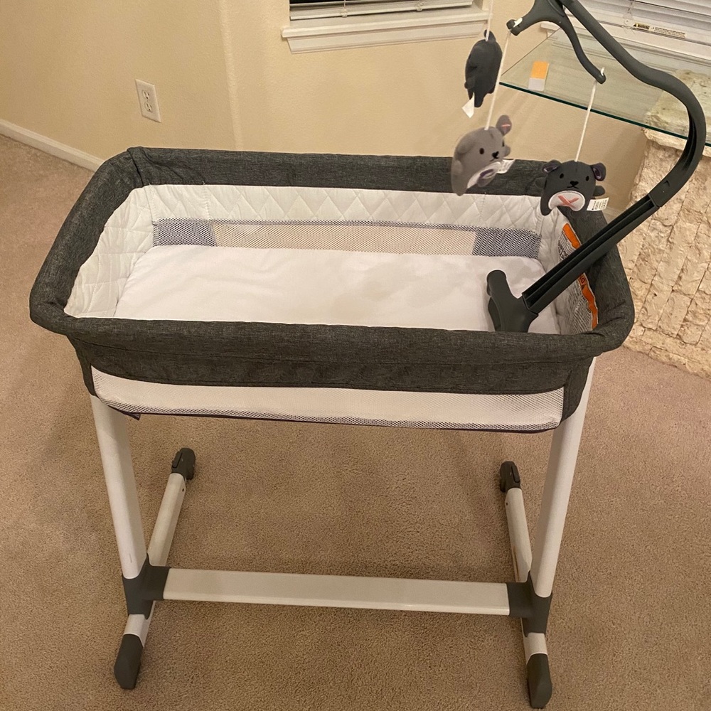 Simmons baby bassinet